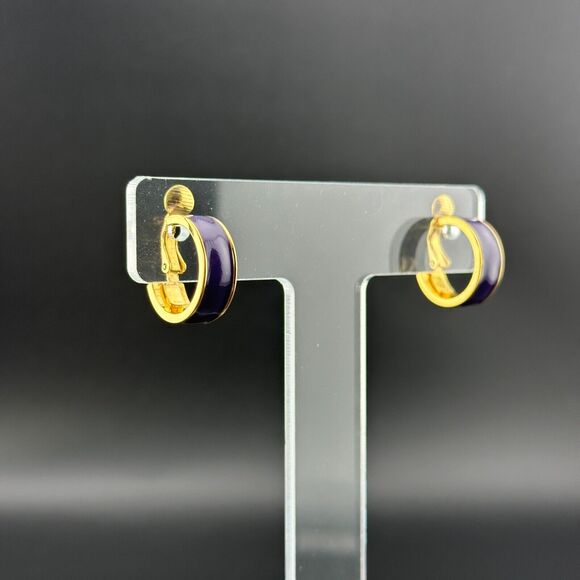 Vintage Sarah Coventry Gold Tone Purple Enamel Hoop Clip On Earrings 3/4" - Picture 3 of 11